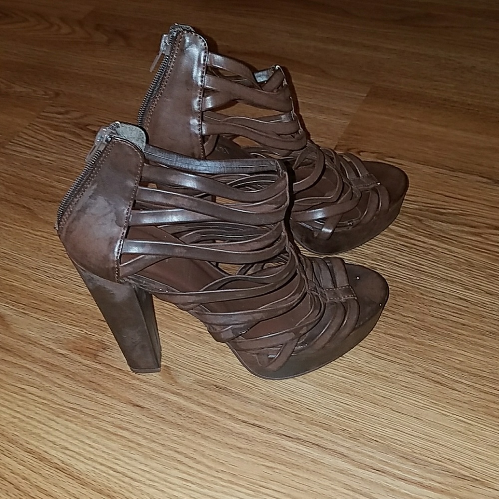 Shoes - Picture 3 of 4